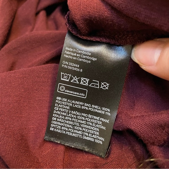 🖤5/$20 H&M Burgundy Lace Detail 3/4 Length Sleeve Top - Picture 6 of 7